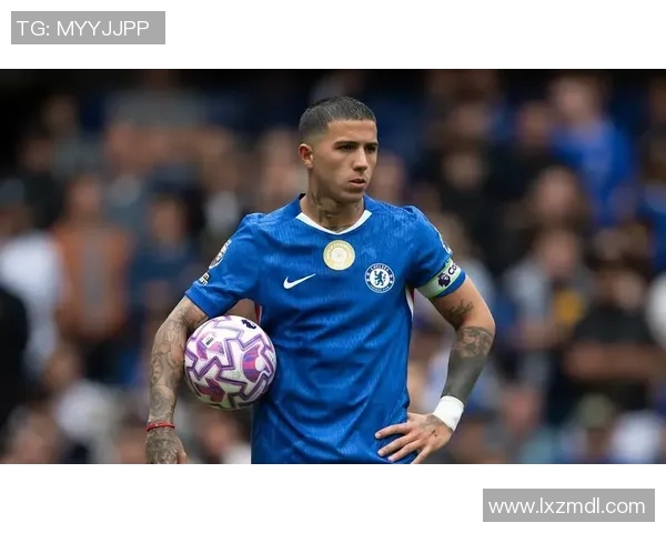 英超激战切尔西大胜波尔图争议判罚引发全场热议