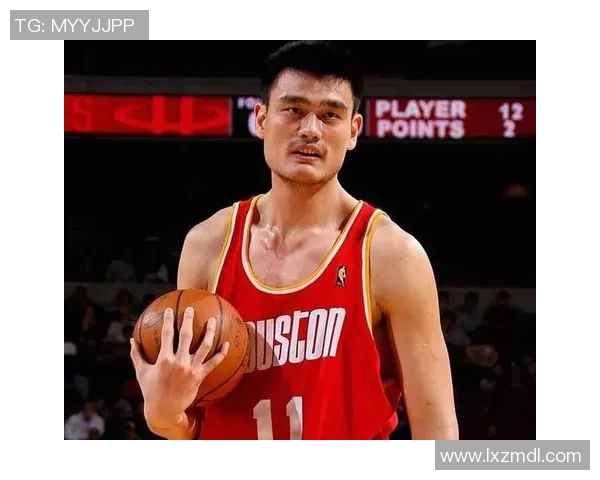 姚明在篮球赛场上的传奇表现与辉煌成就回顾 姚明在篮球赛场上的传奇表现与辉煌成就回顾