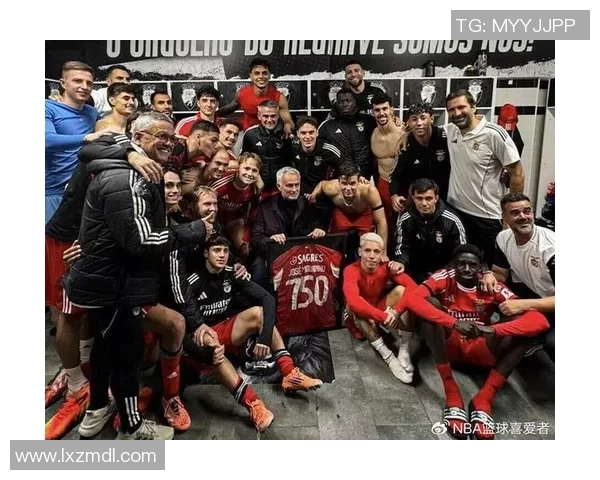 世界杯曼联与本菲卡激战成平局全场数据解析引发热议 世界杯曼联与本菲卡激战成平局全场数据解析引发热议