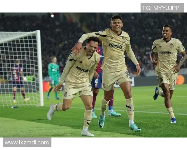 巴萨友谊赛大胜波尔图红牌事件引发全场热议与争议