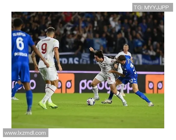 欧联杯焦点战巴黎圣日耳曼与AC米兰激战成平局补时进球引发全场狂欢